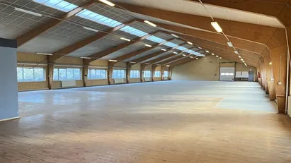 Stor lagerhal med læsserampe i Vamdrup